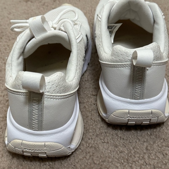 Nike Air Max INTRLK Lite Women's Shoes in White | Size 6 - Picture 4 of 8